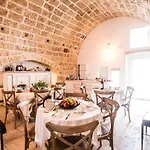 Frühstückspension Corte Di Bonifacio - Luxury Suites Casarano